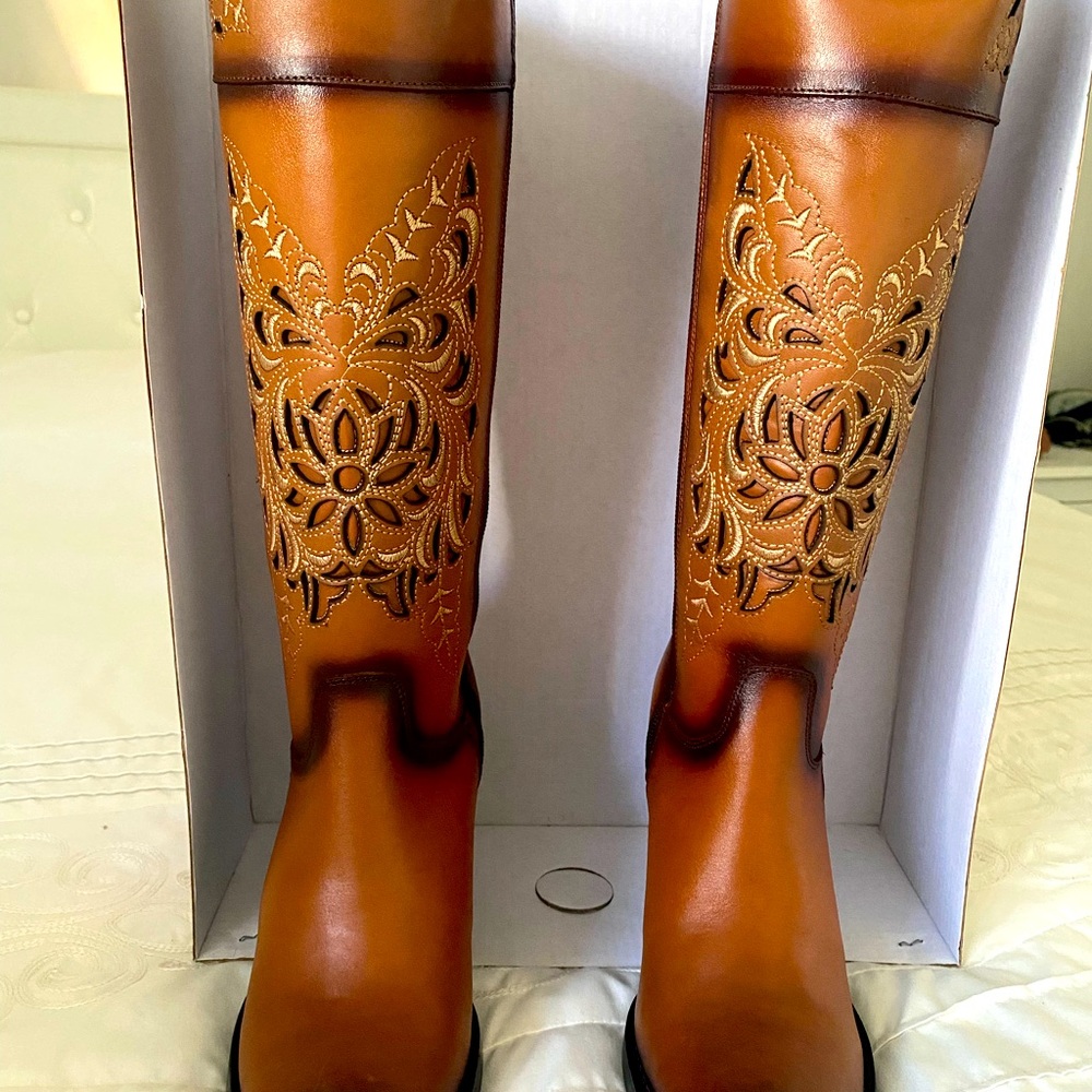 Boots Brown size #6